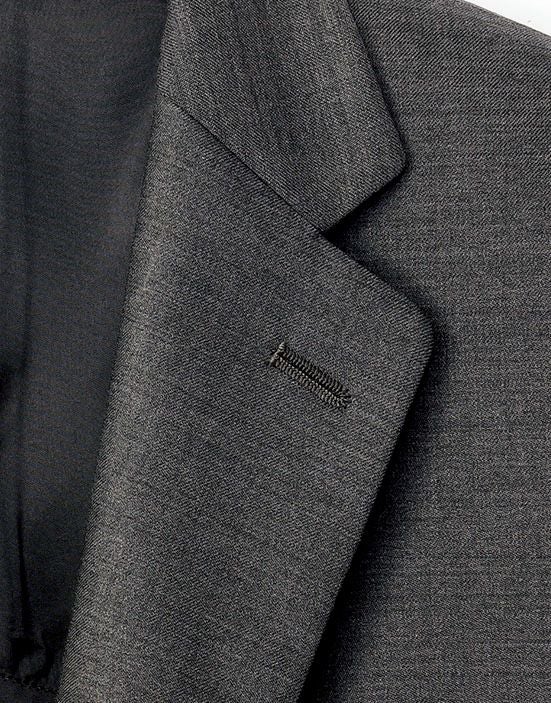 社章やバッジなどの装着に便利なラペル穴