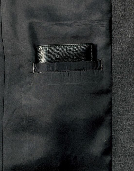 左裾内側に名刺などが入るチケットポケット付き