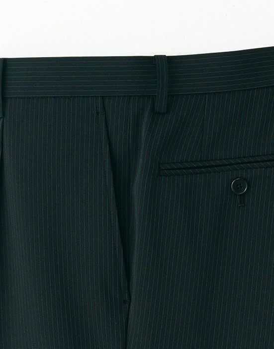 物の出し入れがしやすく使いやすい斜めポケット