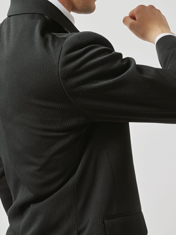 アクティブな動きにも無理なくフィットする