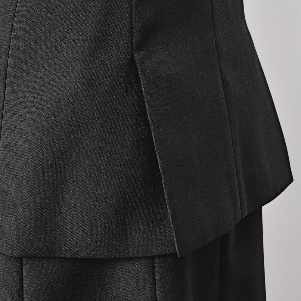 サイドベンツで動きやすく。