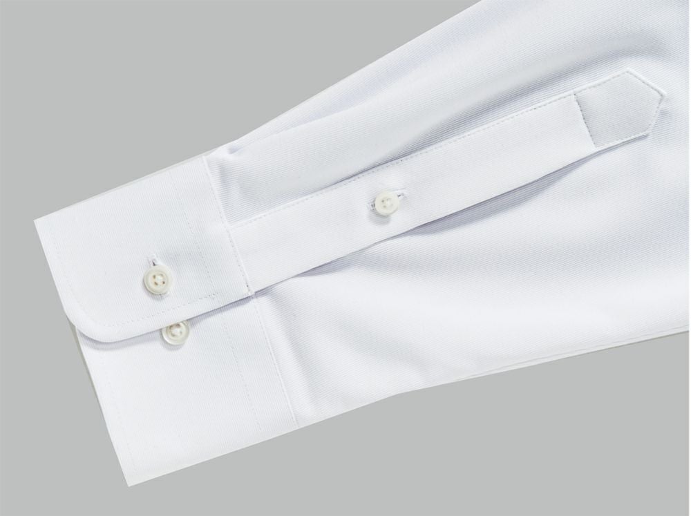 2個ボタン・剣ボロなど本格的な仕様にこだわりました。