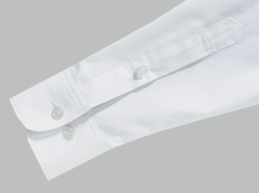 2個ボタン・剣ボロなど本格的な仕様にこだわりました。