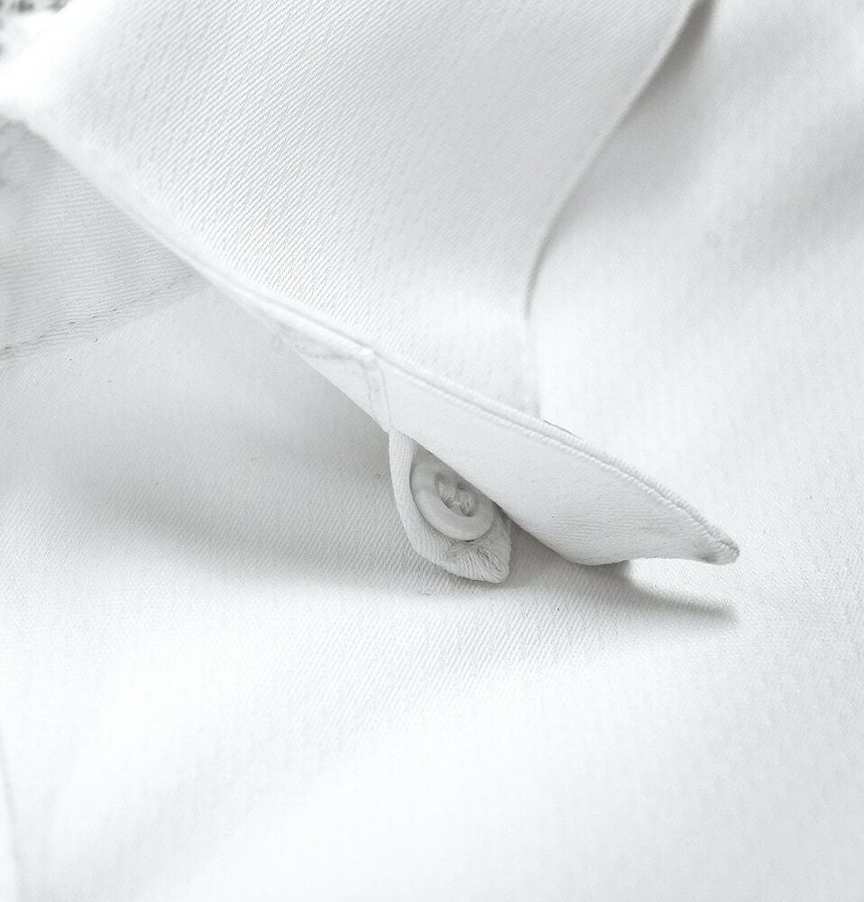 衿先がはねない隠しボタン付き。