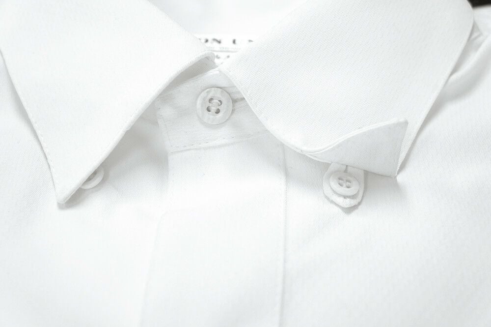 衿先がはねない隠しボタン付き。