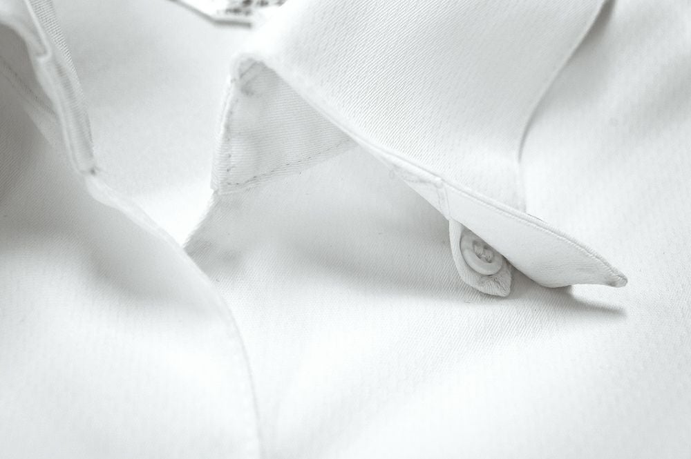 衿先がはねない隠しボタン付き。