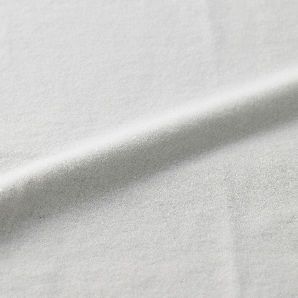 裏面の裏起毛：ホワイトの生地アップ写真
