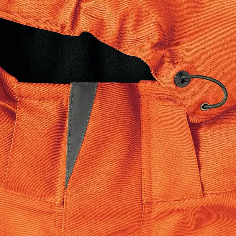 反射材（黒反射）<br>前立、ポケット、後ヨーク箇所にデザインを損ねない黒反射材を採用。夜間の視認性を確保。