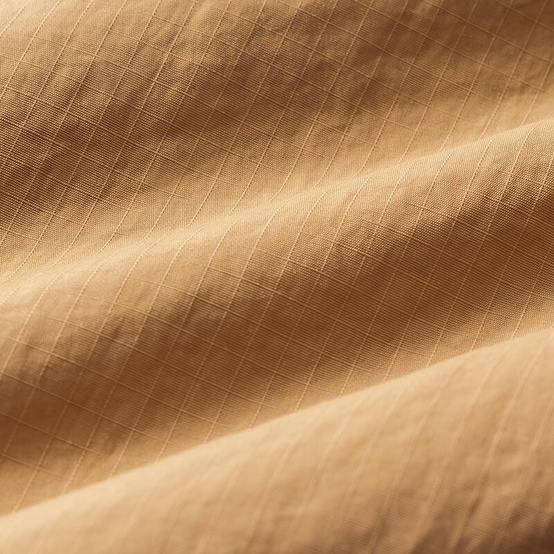 身頃生地<br>丈夫なナイロンリップストップ生地を採用