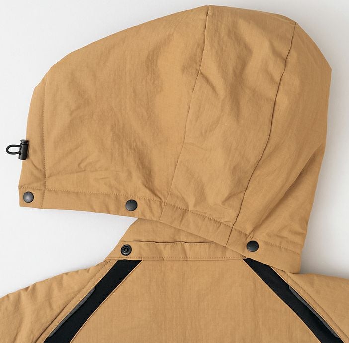 フード取り外し式<br>取り外し式フードで寒い作業時も安心。ドット釦で簡単に着脱が可能