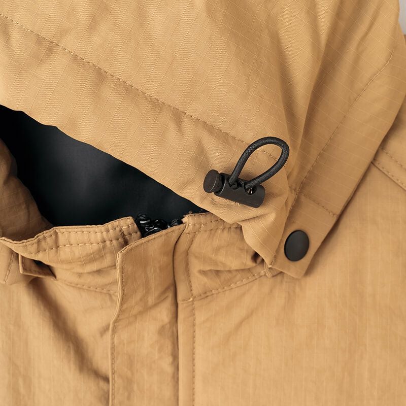 フードドローコード<br>スピンドル+ストッパー仕様によりフード廻りの調整が可能