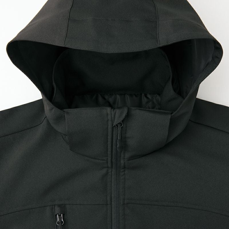 前開きファスナー<br>スピーディーに着用できるチンガード付前開きファスナー仕様。