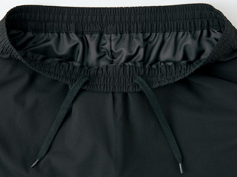 ウエストゴム・紐調整<br>簡単にウエストサイズの調整が可能。