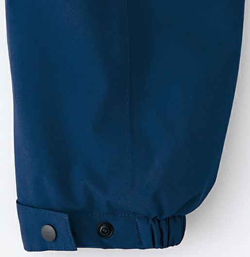 袖口アジャスター<br>ゴムシャーリング＆ドットボタンタブ仕様で２段階調節が可能