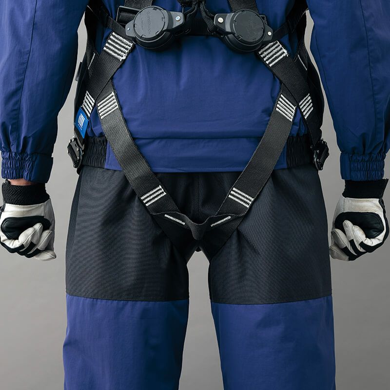 コーデュラ補強部<br>フルハーネスで負荷がかかるお尻の部分をコーデュラで補強。