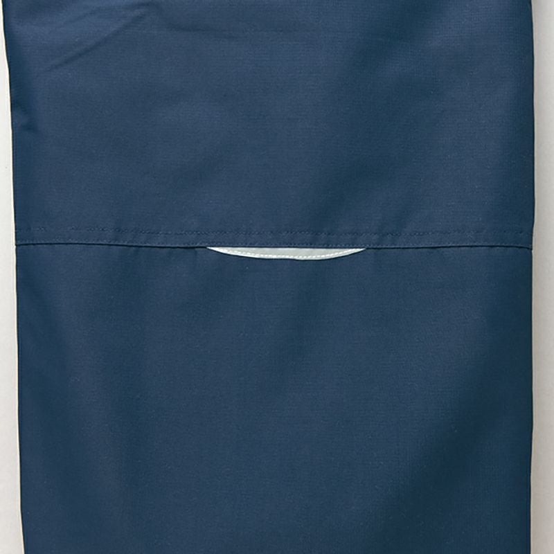 膝裏リフレクター<br>膝後切替部分に反射テープを使用しています。