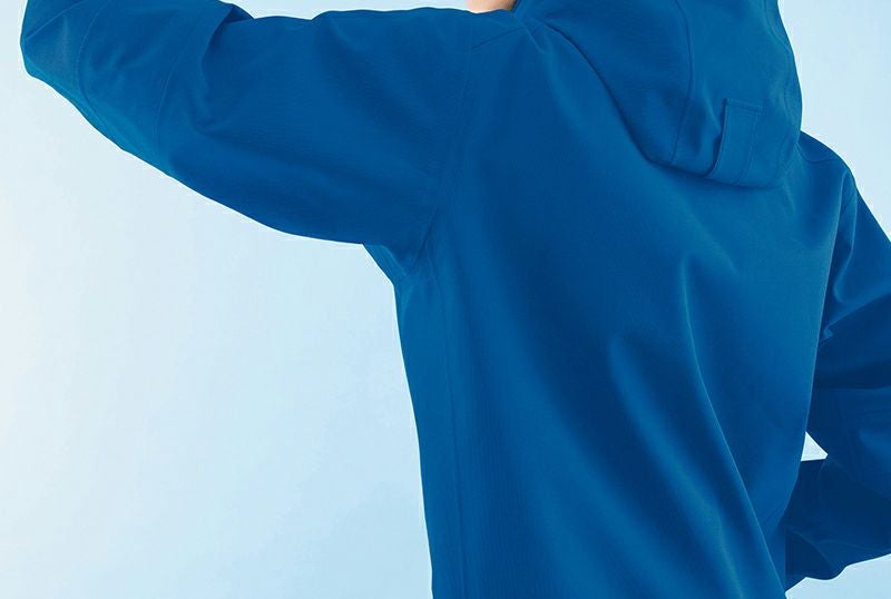 HUMA3D（ヒューマ 3D）とは人間の体に合わせた立体裁断の技術を取り入れることにより、綺麗なシルエットで動きやすく、肘や肩など腕を動かした際のストレスを極限まで減少させるデザインを実現しました。