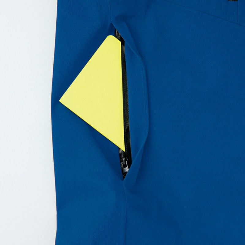 サイド止水ポケット<br>サイドにも止水ファスナー仕様のポケットを装備。雨の侵入を防ぎます。