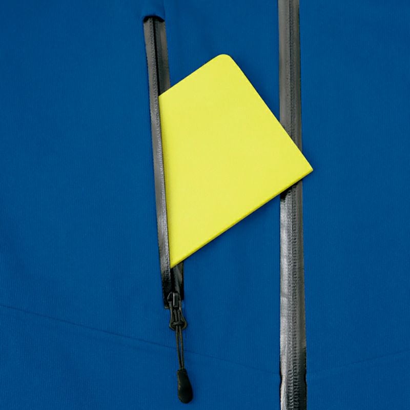 止水胸ポケット<br>作業中に中身が飛び出さない止水ファスナー仕様のポケットを装備。