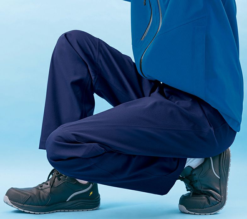 HUMA3D（ヒューマ 3D）とは人間の体に合わせた立体裁断の技術を取り入れることにより、綺麗なシルエットで動きやすく、肘や肩など腕を動かした際のストレスを極限まで減少させるデザインを実現しました。