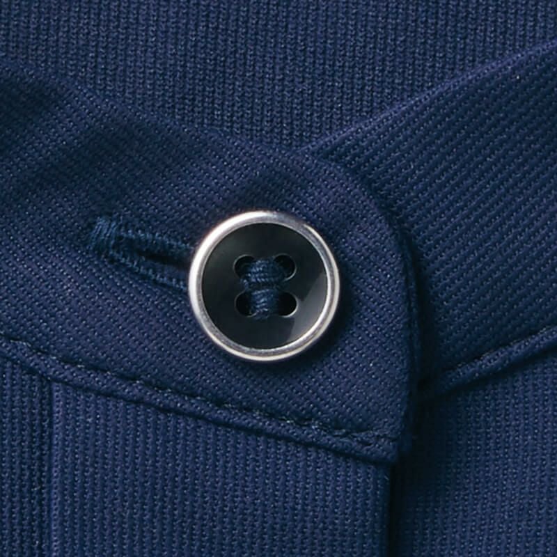 ボタン<br>一番上はアクセントになるシルバーのラインをあしらったボタン。
