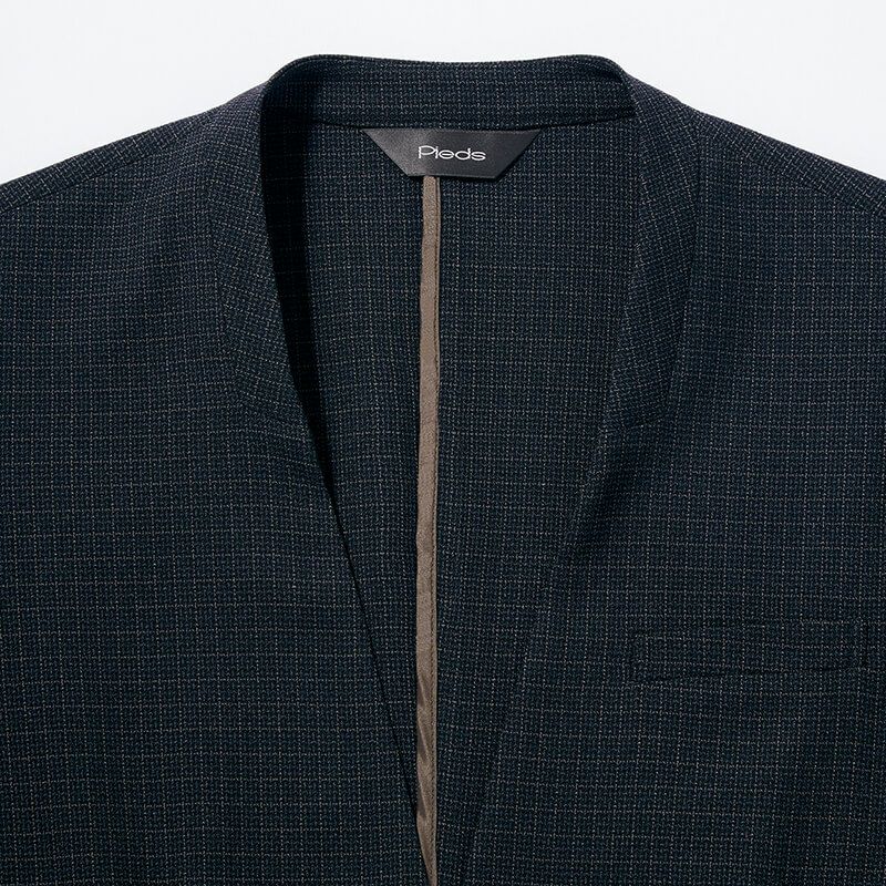 パイピング仕立て<br>裏の後ろ中心やポケット袋布は、パイピング仕立てでほつれの心配もなく、美しい仕上がり。