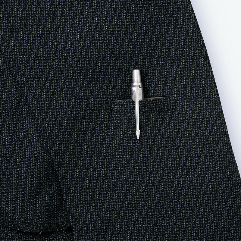 内ペン差し<br>身頃内側には取り出しやすいペン差し付き