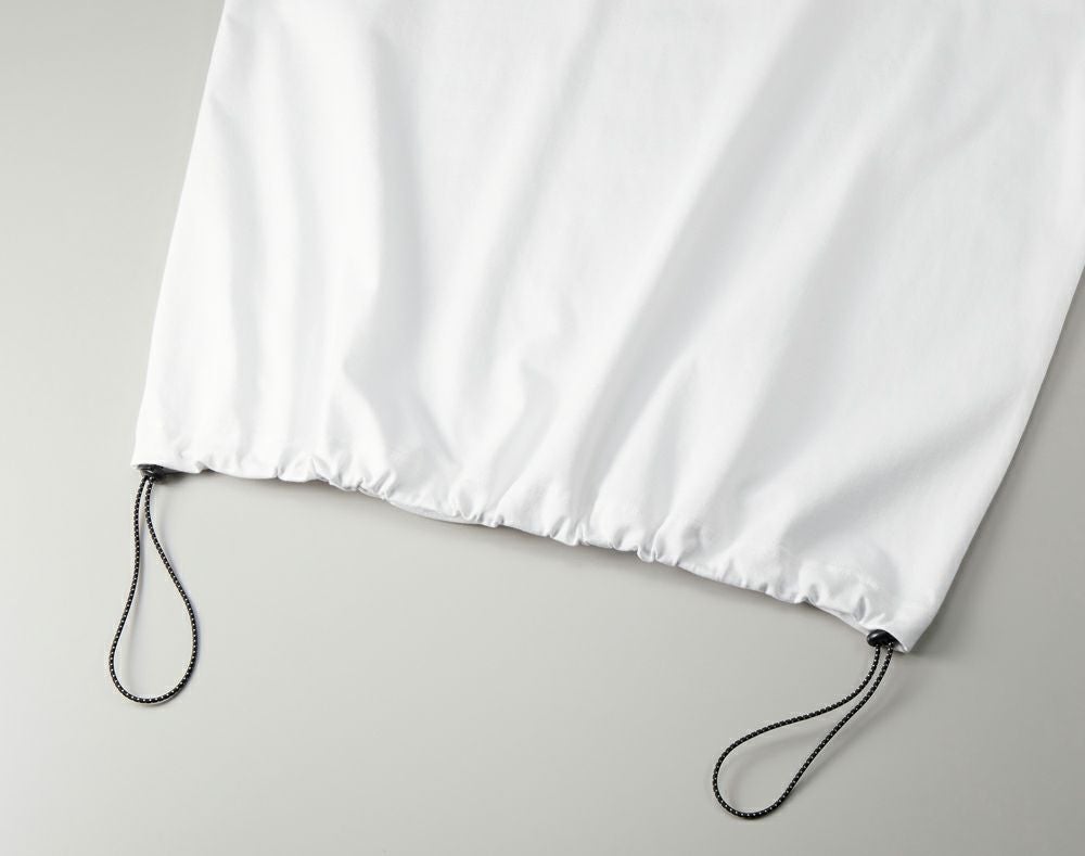 裾口はドローコードで調節可能