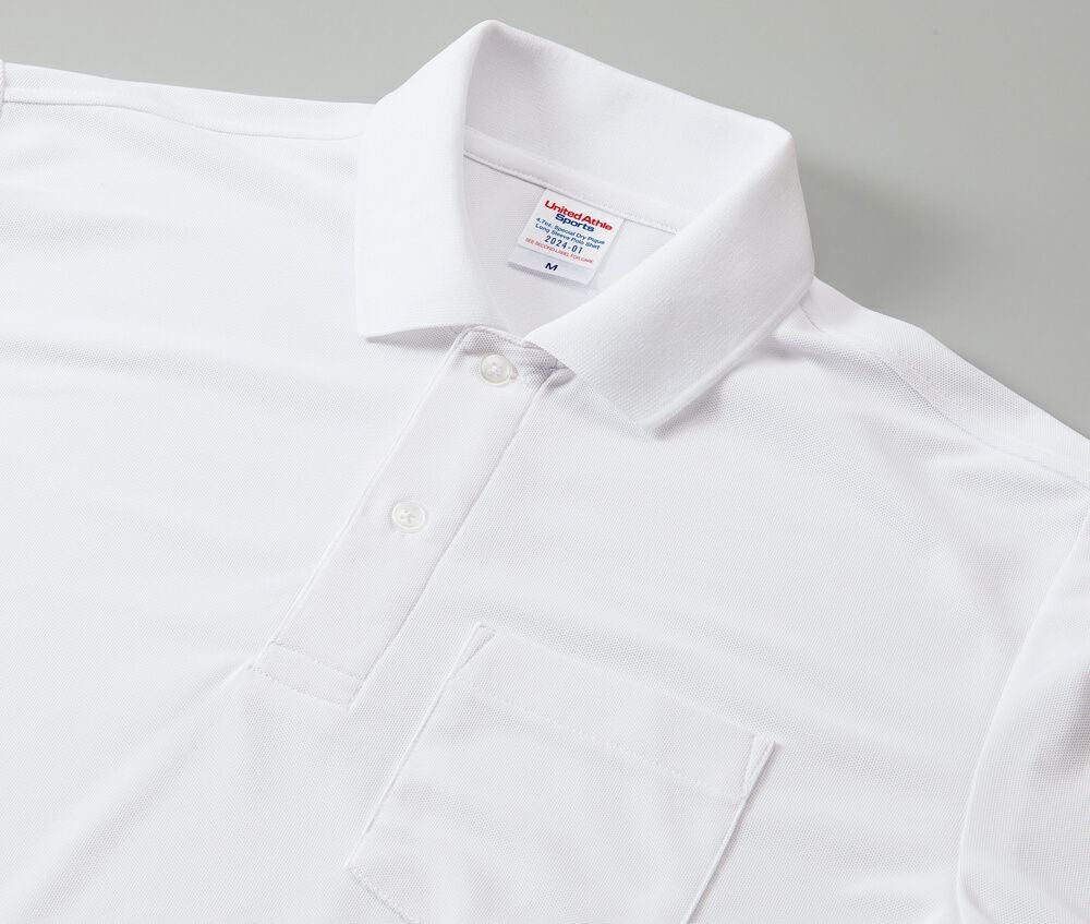 ホワイトには乳白色のボタンを使用