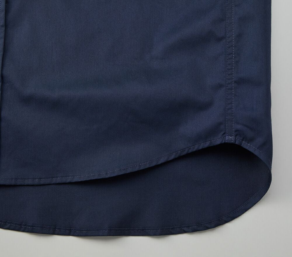 裾はラウンドテール仕様