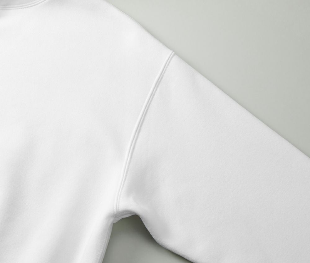 アームホールは堅牢なまたぎ2本針始末