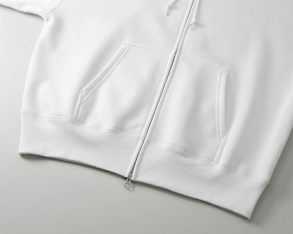 カンガルーポケット仕様、裾口はリブ仕様