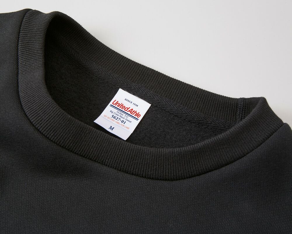 レイヤードも楽しめる絶妙なサイズ感の首まわり