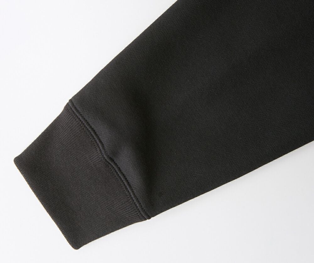 袖口のリブと身頃のシームラインは丈夫なダブルステッチ始末