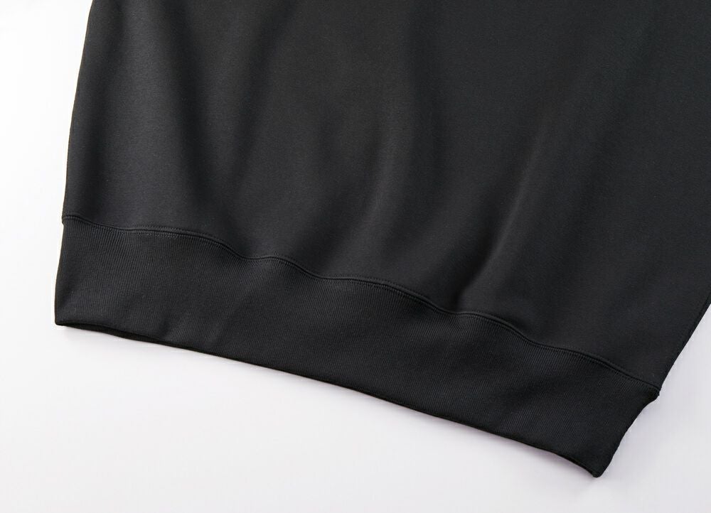 裾口のリブと身頃のシームラインは堅牢なダブルステッチ始末