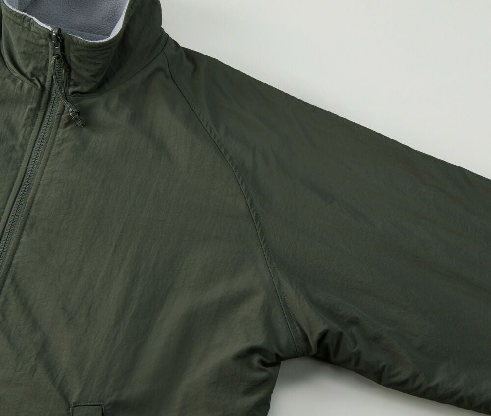 袖付けはラグランスリーブ仕様