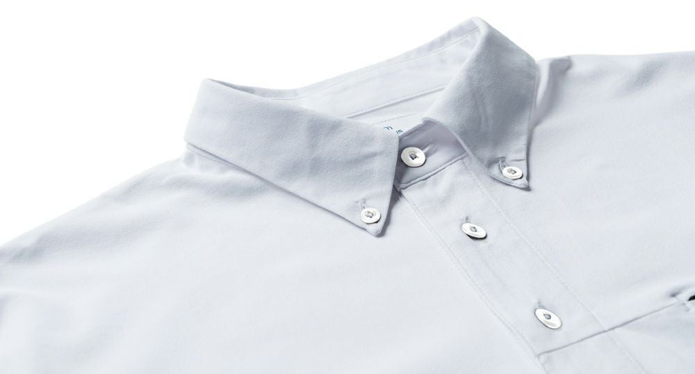 ボタンダウン<br>フォーマル感漂うボタンダウン仕様