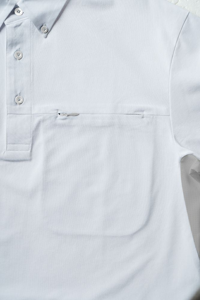 胸ファスナーポケット<br>大切な物の落下を防ぐファスナー付ポケット