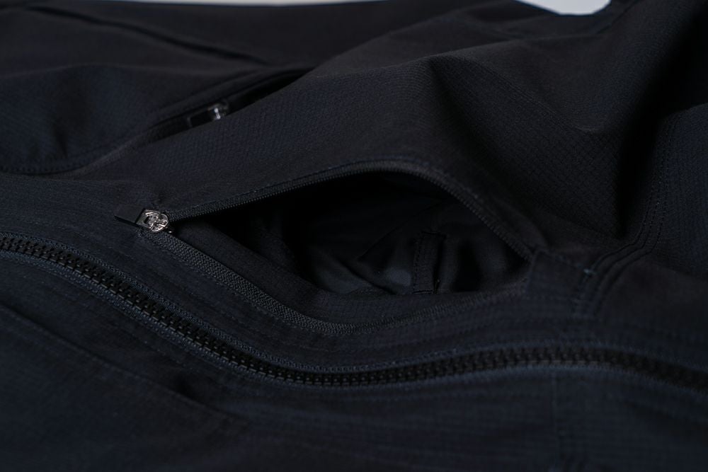 胸ファスナーポケット