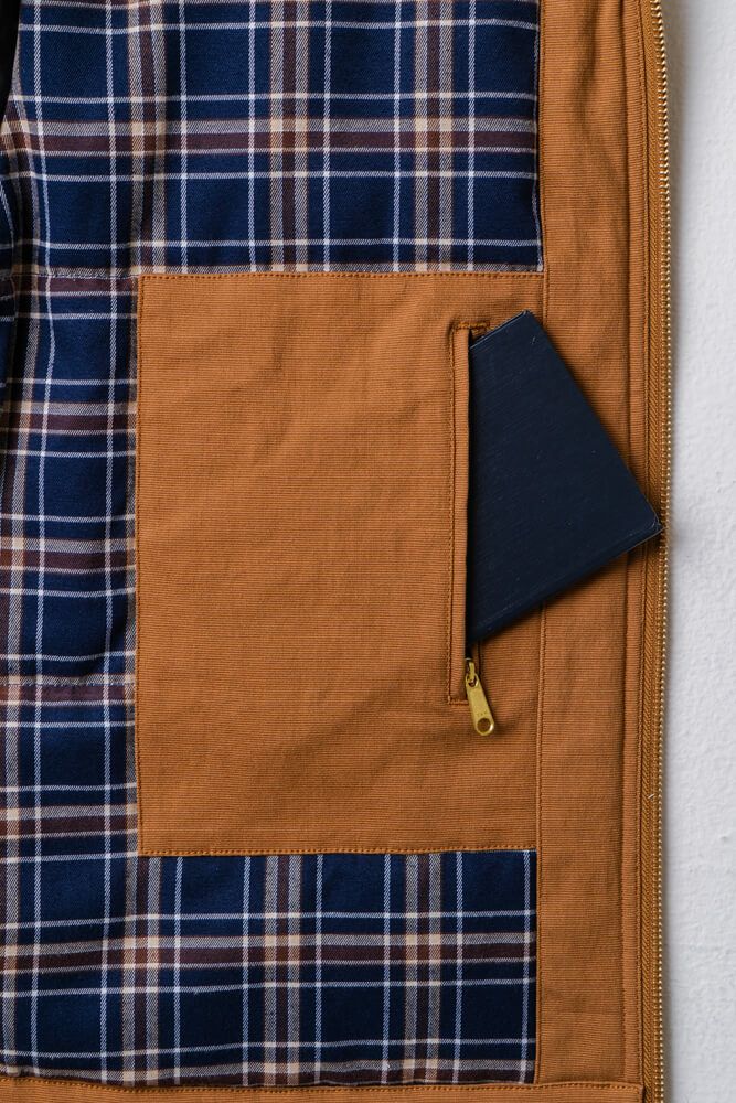 ファスナー付き内ポケット（野帳が入る）