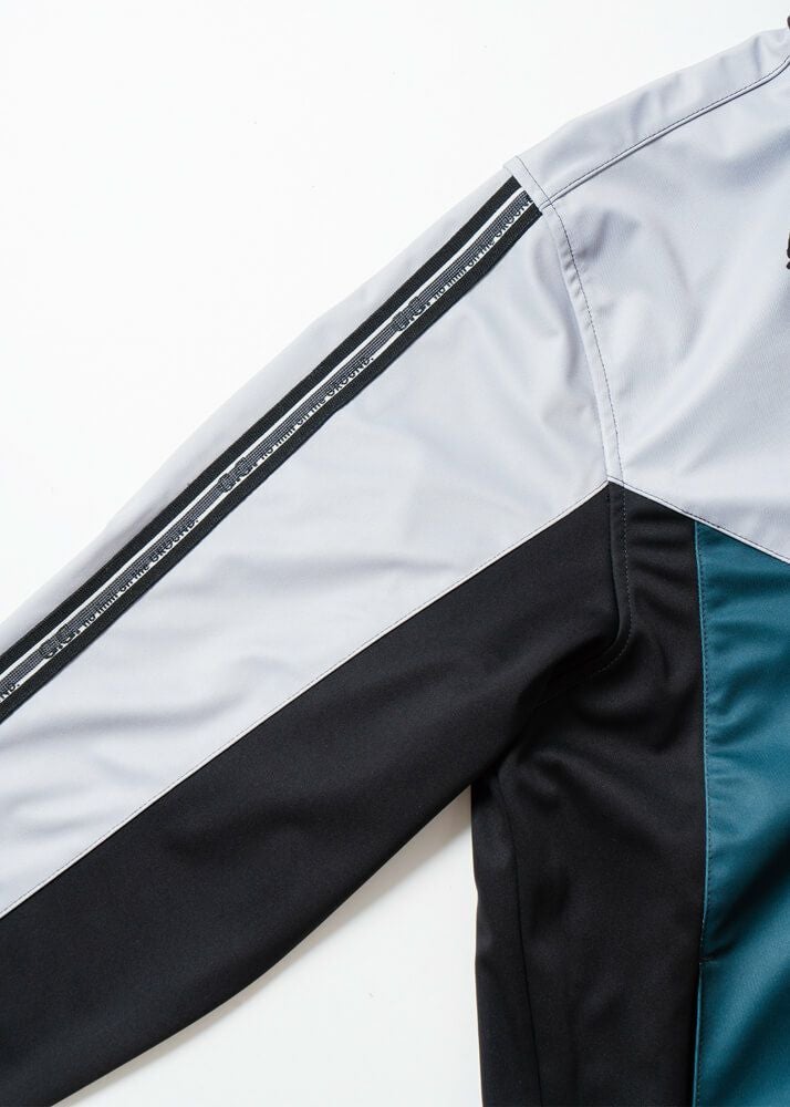 ロゴ入りラインテープ