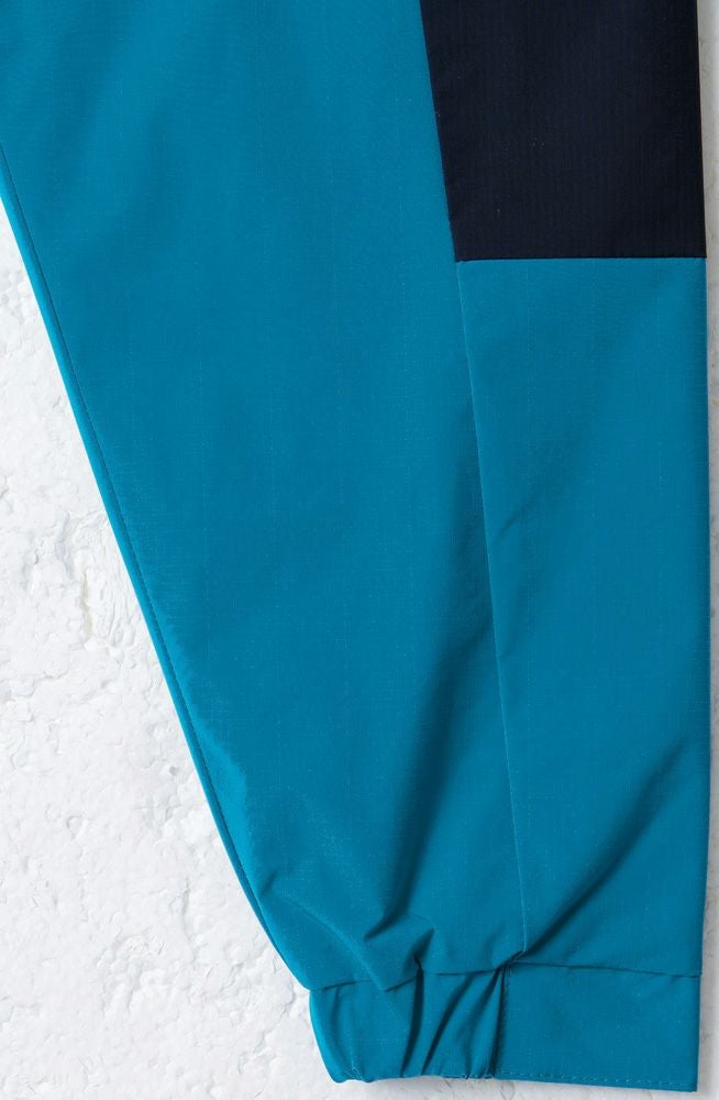 袖口部分ゴム仕様