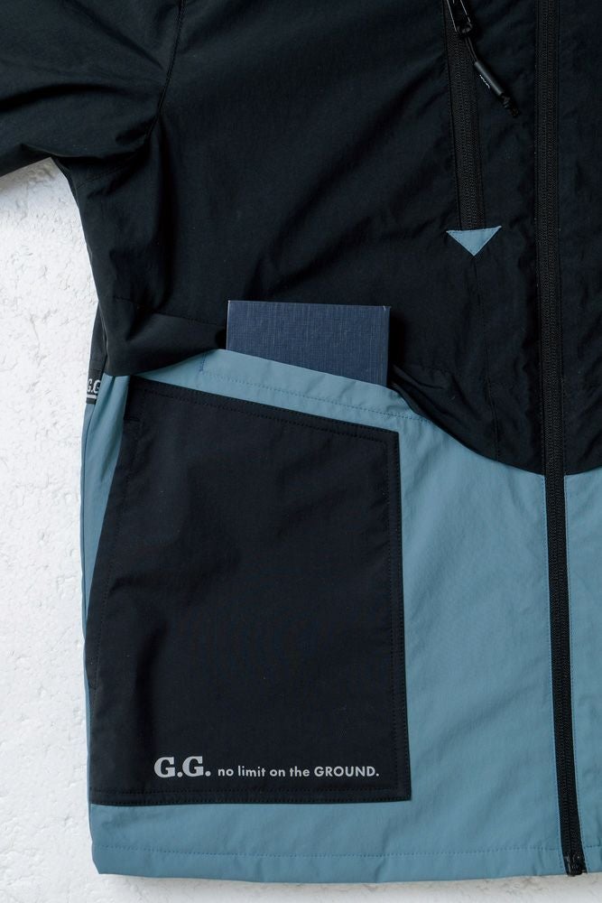 両側隠しポケット（野帳が入る）