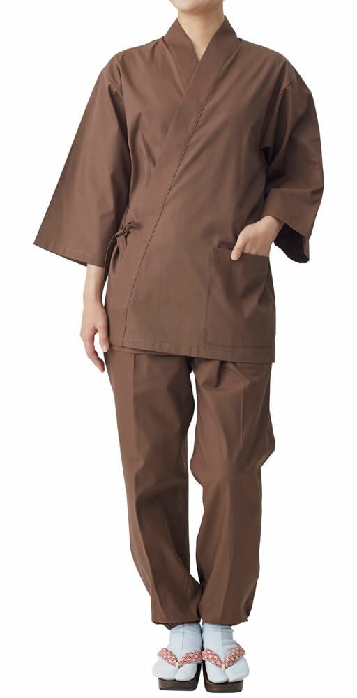 フロント：女性