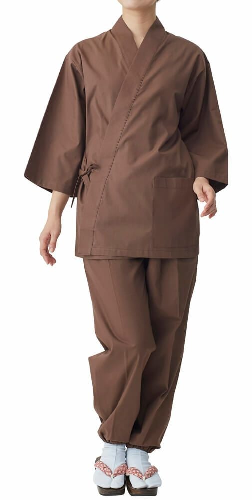 フロント：女性