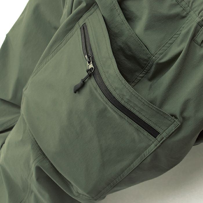 左ピッグカーゴポケット（ファスナー付き）