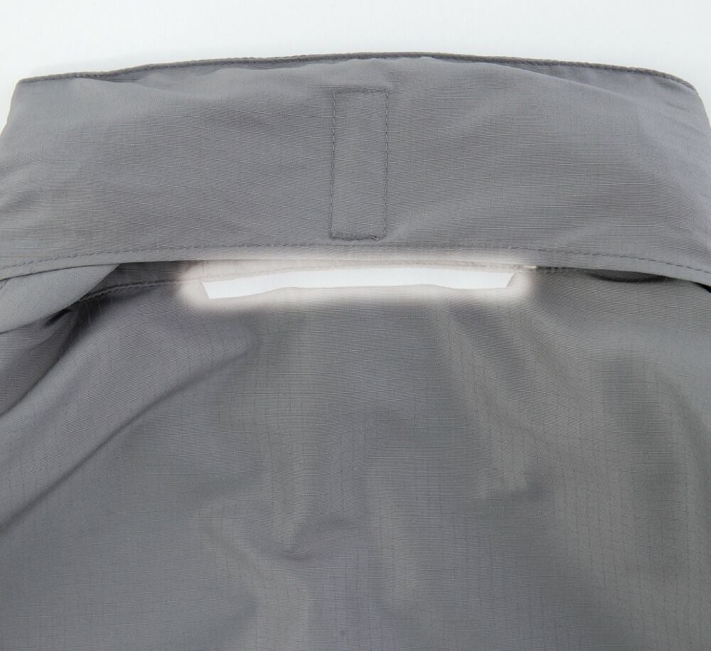 反射テープ衿後ろ・フード