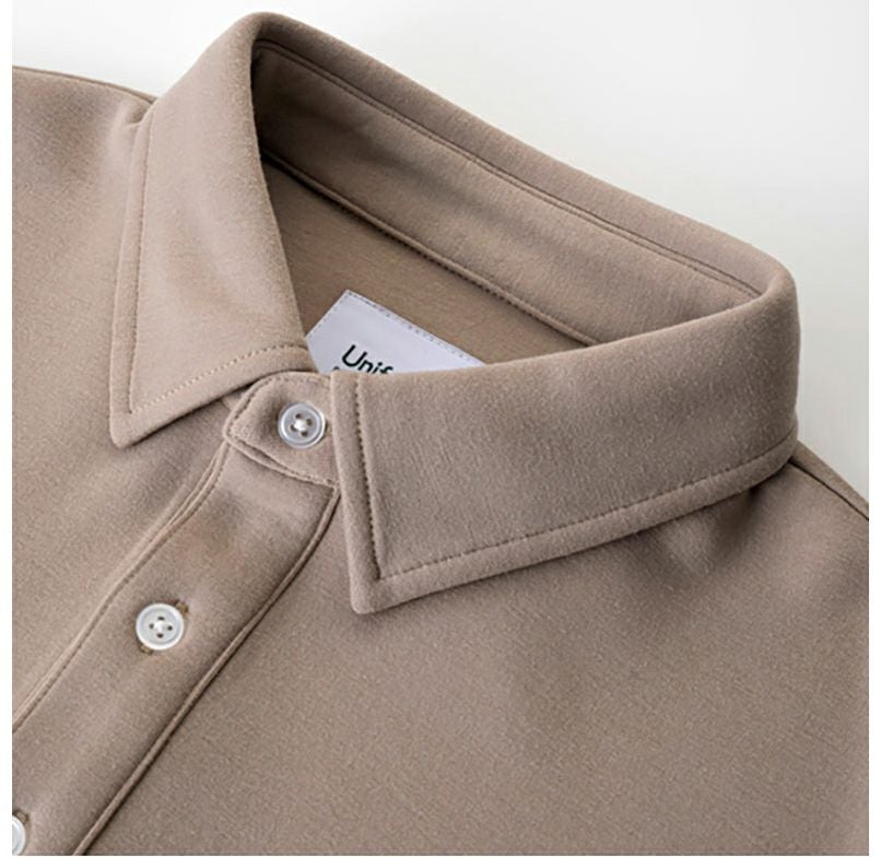 台襟付きで、上品な印象の襟デザイン