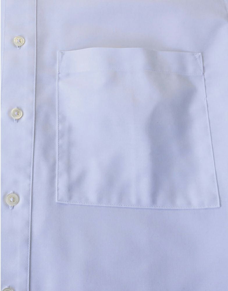 収納に便利な胸ポケット付き