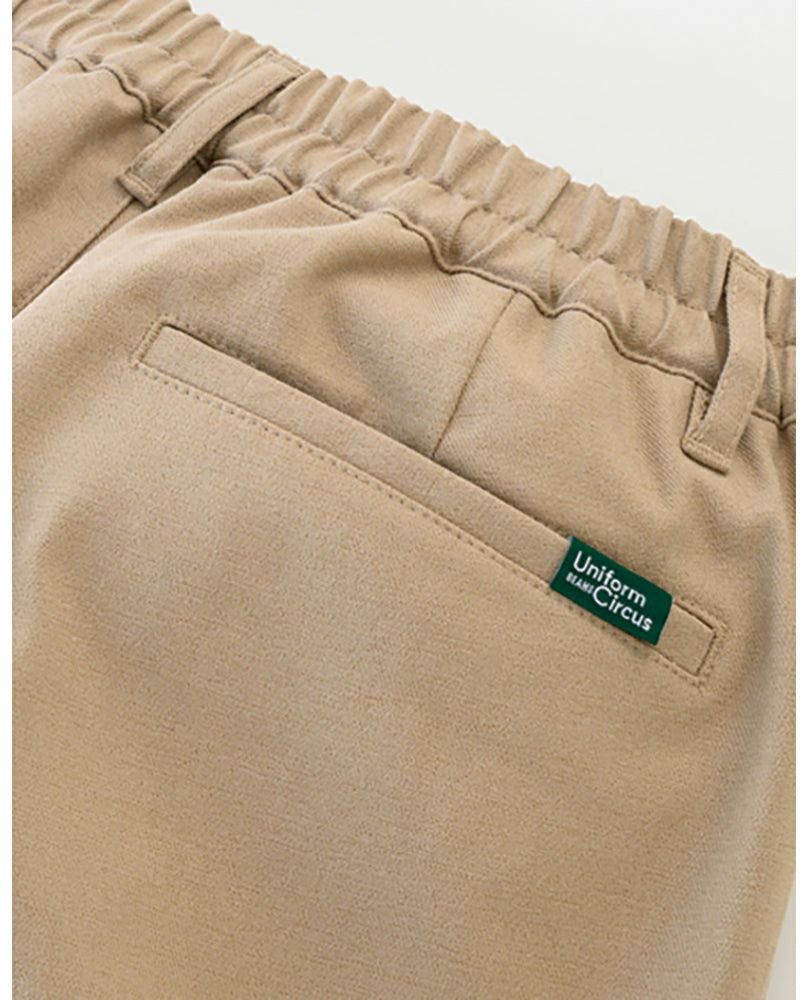 後ろポケットは耐久性の高い片玉縁仕立て